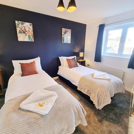 Stylish 3 Bedrooms & 2 Bathrooms House, Free Parking On Premises! Кембридж Екстер'єр фото