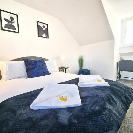 Stylish 3 Bedrooms & 2 Bathrooms House, Free Parking On Premises! Кембридж Екстер'єр фото
