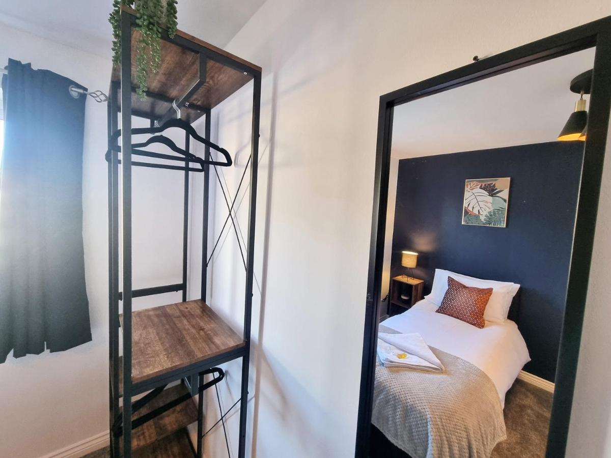 Stylish 3 Bedrooms & 2 Bathrooms House, Free Parking On Premises! Кембридж Екстер'єр фото