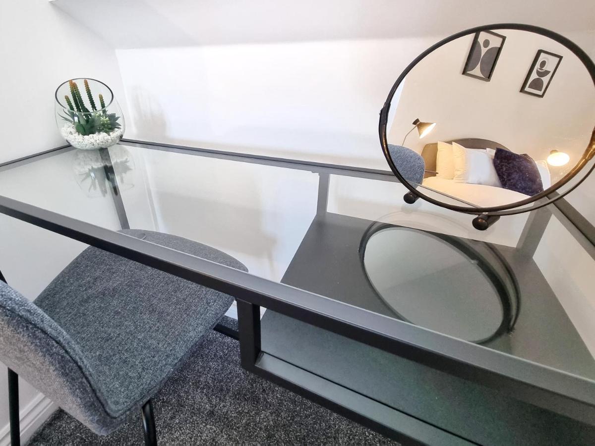 Stylish 3 Bedrooms & 2 Bathrooms House, Free Parking On Premises! Кембридж Екстер'єр фото