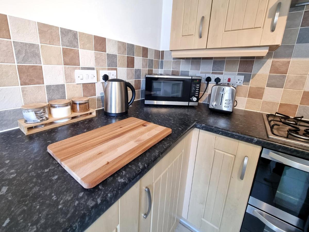 Stylish 3 Bedrooms & 2 Bathrooms House, Free Parking On Premises! Кембридж Екстер'єр фото