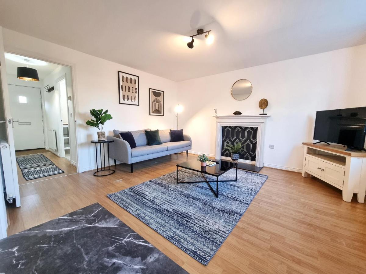 Stylish 3 Bedrooms & 2 Bathrooms House, Free Parking On Premises! Кембридж Екстер'єр фото