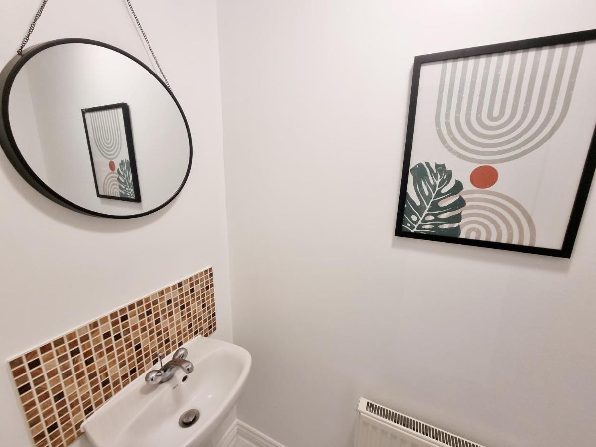 Stylish 3 Bedrooms & 2 Bathrooms House, Free Parking On Premises! Кембридж Екстер'єр фото