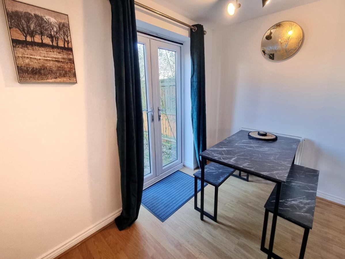 Stylish 3 Bedrooms & 2 Bathrooms House, Free Parking On Premises! Кембридж Екстер'єр фото